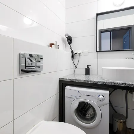 Close-central - Main Rail Station - Kosciuszki 28 Wroclaw