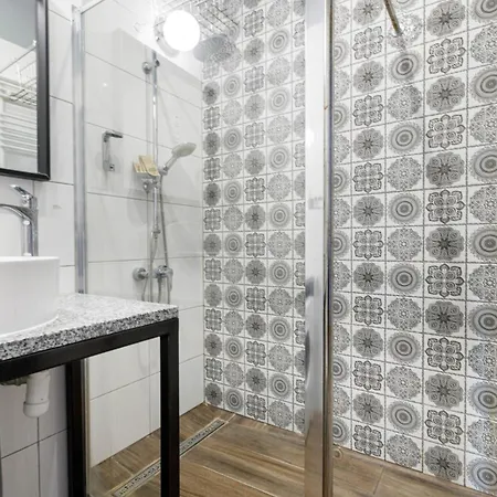 Close-central - Main Rail Station - Kosciuszki 28 *